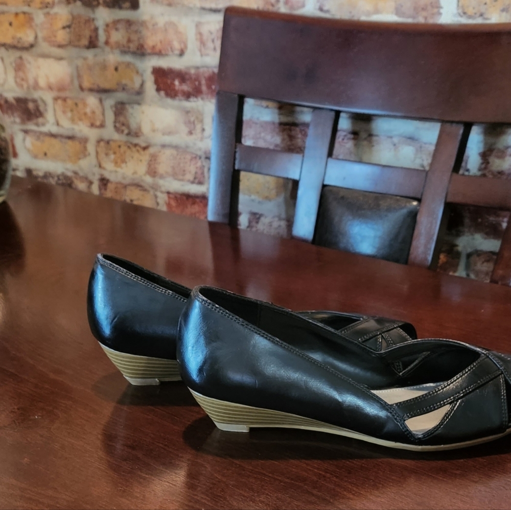 Shoes - Picture 6 of 9